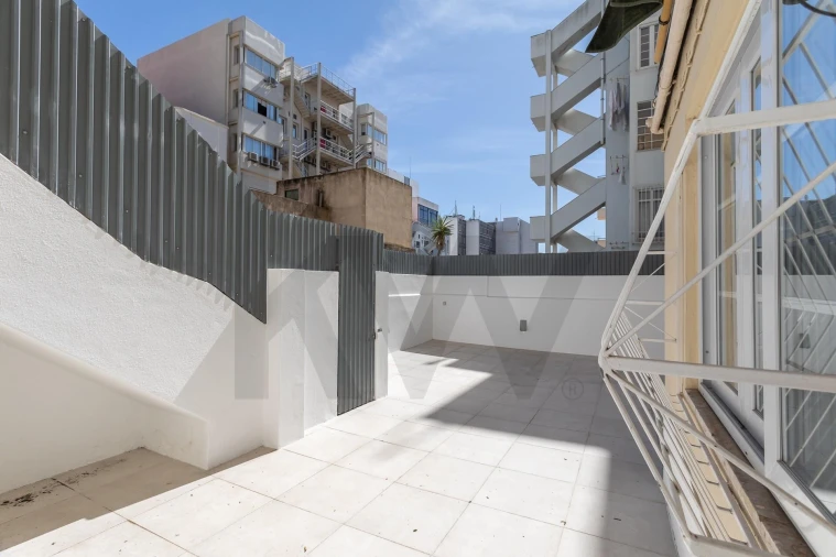 Apartamento T4 para Arrendamento em Santo António Foto 39