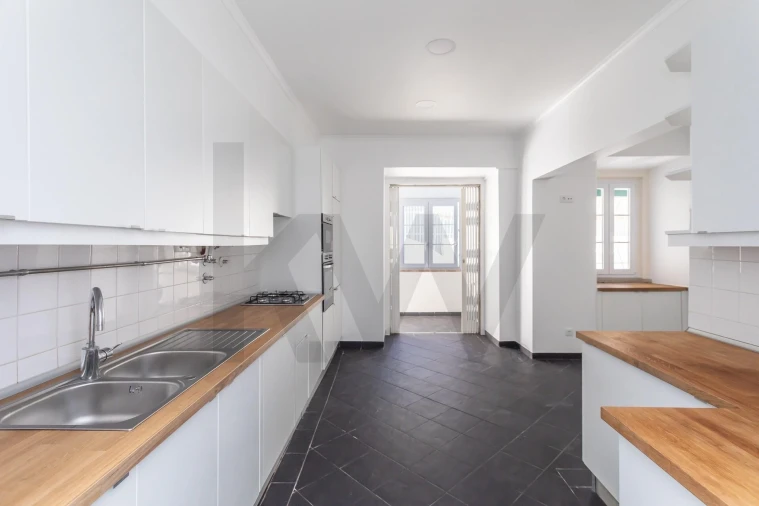 Apartamento T4 para Arrendamento em Santo António Foto 3