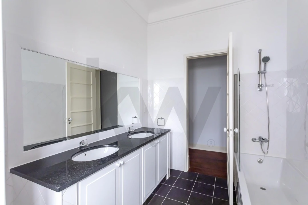 Apartamento T4 para Arrendamento em Santo António Foto 23