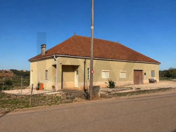 Moradia T3 para Venda em Painho e Figueiros