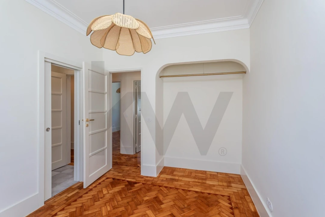 Apartamento T3 para Arrendamento em Alvalade Foto 5
