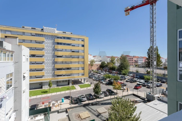 Apartamento T3 para Arrendamento em Alvalade Foto 36