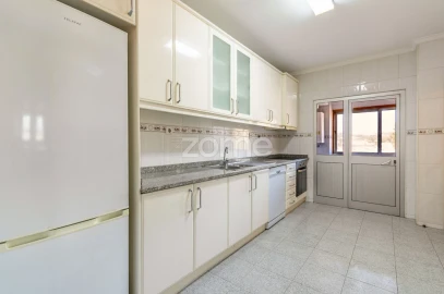 Apartamento T3 para Venda em Castêlo da Maia