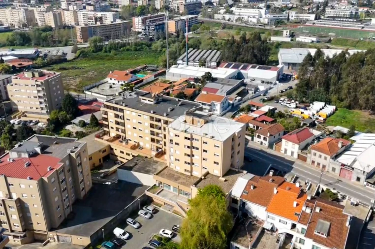 Apartamento T3 para Venda em Castêlo da Maia Foto 38
