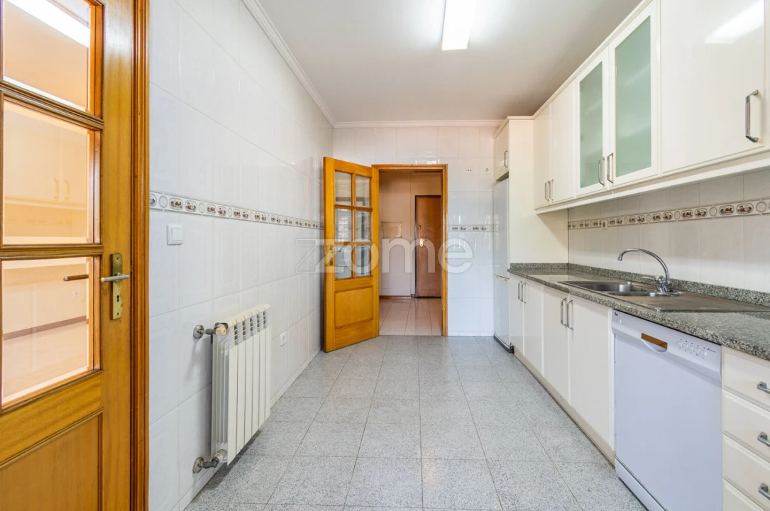 Apartamento T3 para Venda em Castêlo da Maia Foto 9