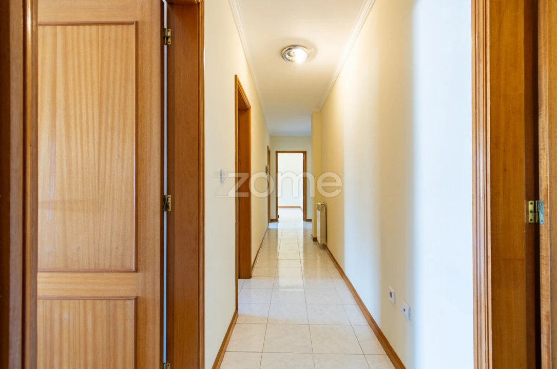Apartamento T3 para Venda em Castêlo da Maia Foto 33