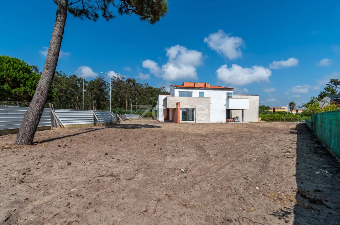 Moradia T4 para Venda em Ovar, São João, Arada e São Vicente de Pereira Jusã Foto 3
