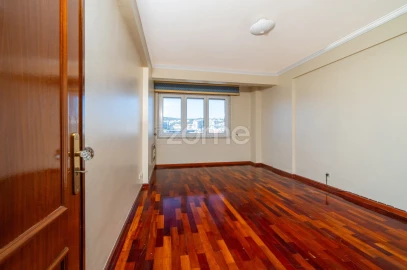 Apartamento T2 para Venda em Carnaxide e Queijas