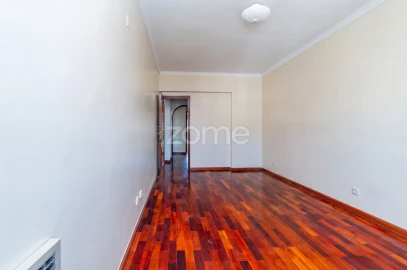 Apartamento T2 para Venda em Carnaxide e Queijas