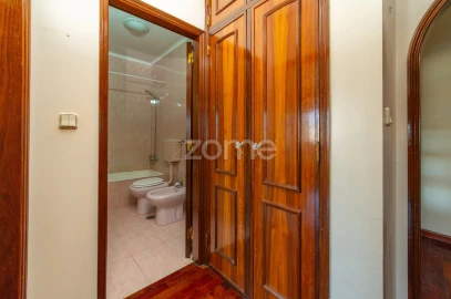 Apartamento T2 para Venda em Carnaxide e Queijas