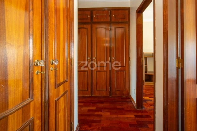 Apartamento T2 para Venda em Carnaxide e Queijas