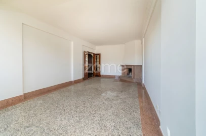 Apartamento T2 para Venda em Carnaxide e Queijas