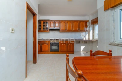 Apartamento T2 para Venda em Carnaxide e Queijas