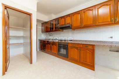 Apartamento T2 para Venda em Carnaxide e Queijas