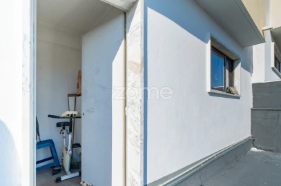 Apartamento T2 para Venda em Carnaxide e Queijas