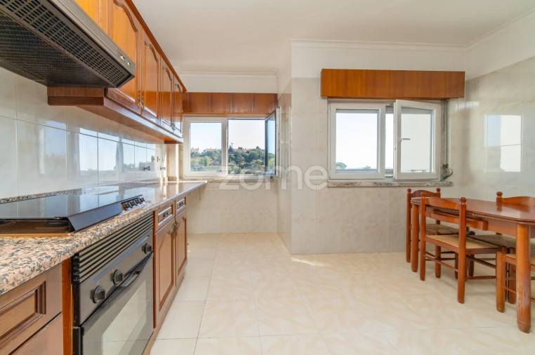 Apartamento T2 para Venda em Carnaxide e Queijas Foto 15