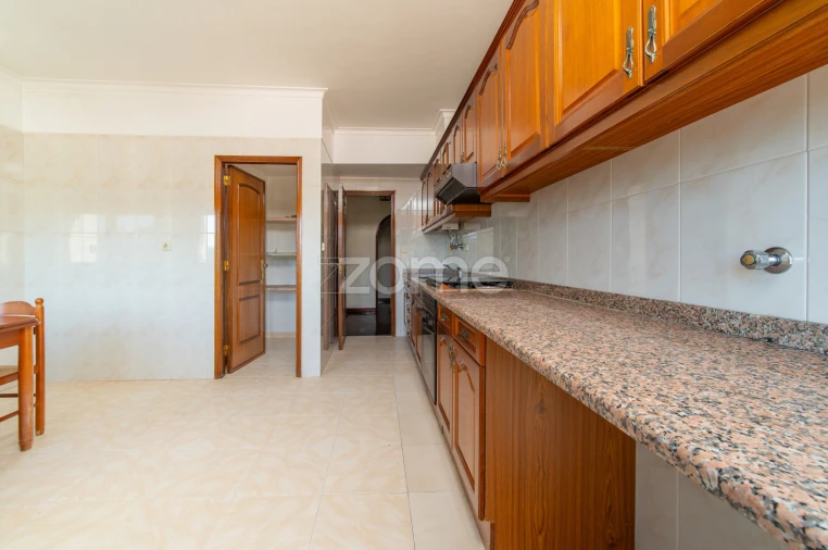 Apartamento T2 para Venda em Carnaxide e Queijas Foto 16