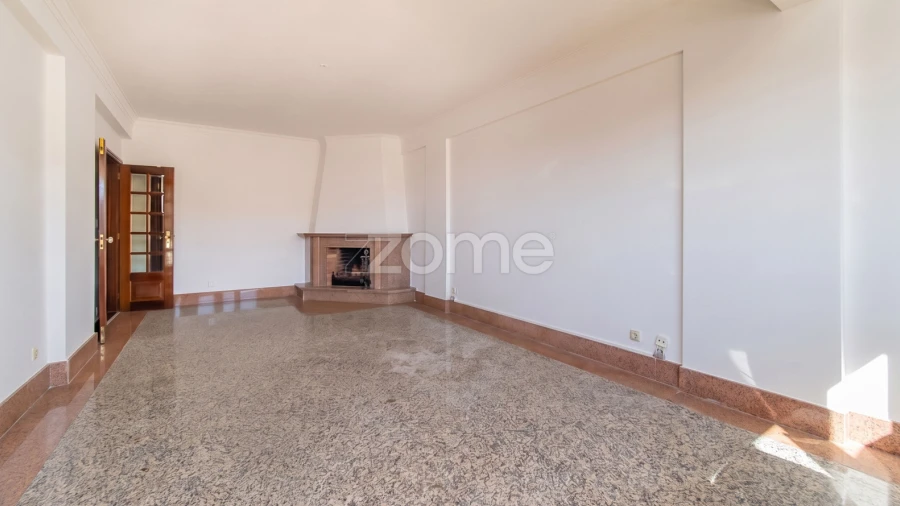 Apartamento T2 para Venda em Carnaxide e Queijas
