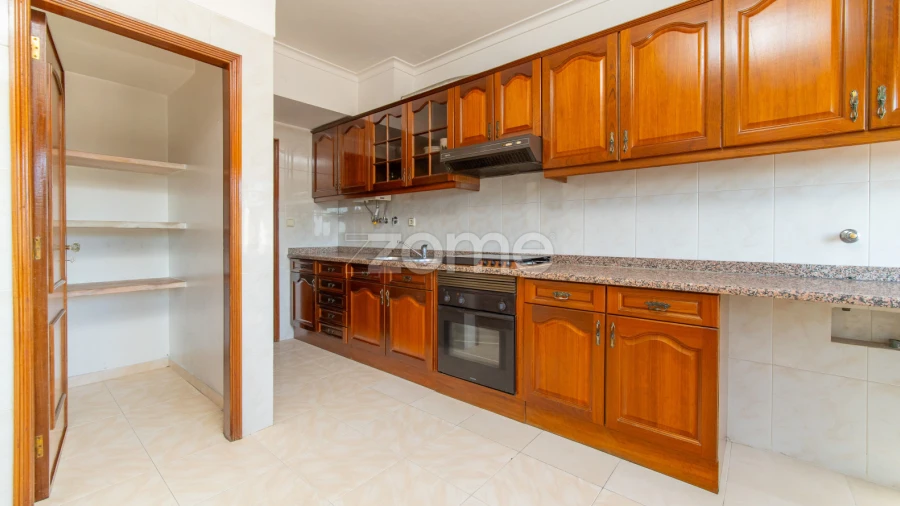 Apartamento T2 para Venda em Carnaxide e Queijas