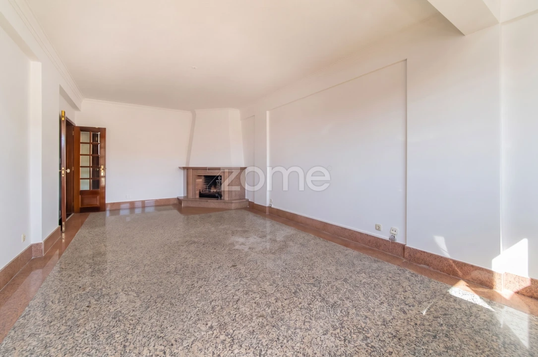 Apartamento T2 para Venda em Carnaxide e Queijas Foto 1