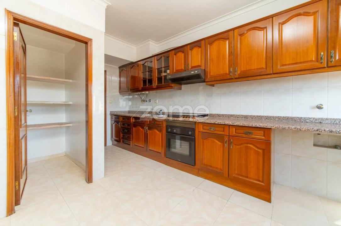 Apartamento T2 para Venda em Carnaxide e Queijas Foto 13