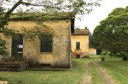 Moradia T8 para Venda em Ponta Delgada (São Sebastião)