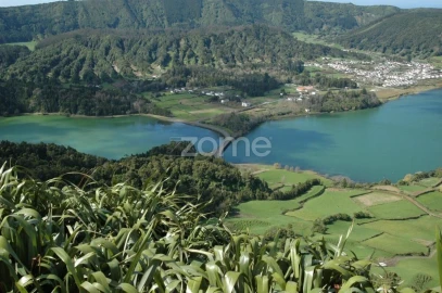 Moradia T8 para Venda em Ponta Delgada (São Sebastião)