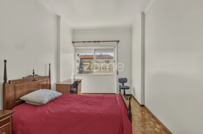 Apartamento T3 para Venda em Queluz e Belas