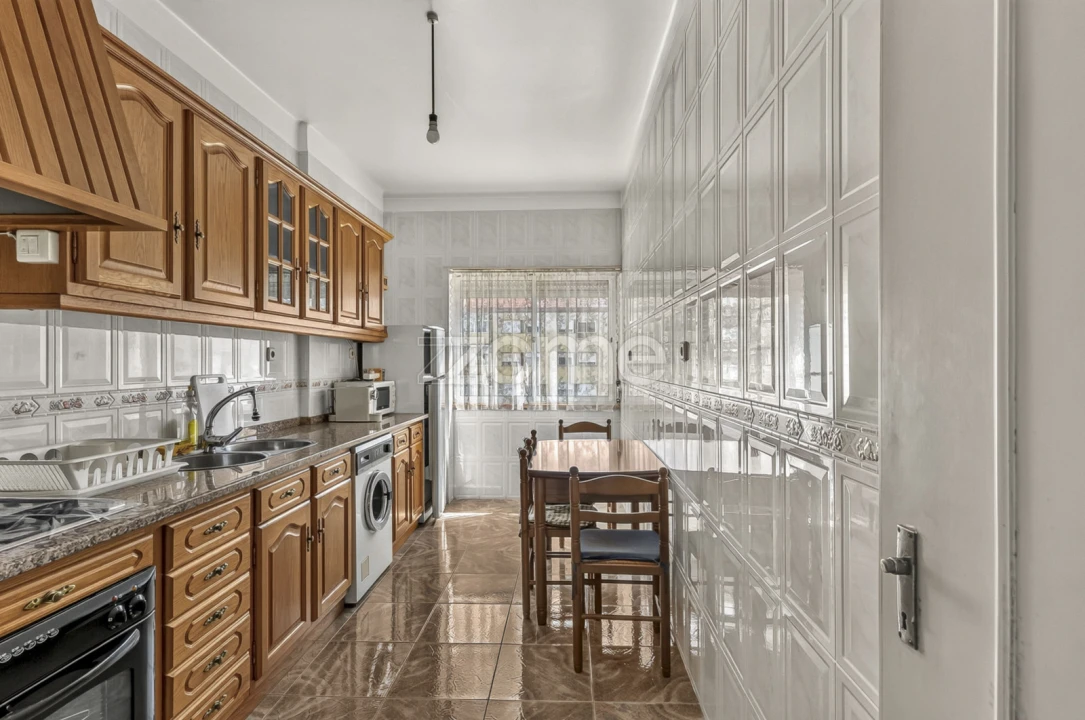 Apartamento T3 para Venda em Queluz e Belas Foto 1