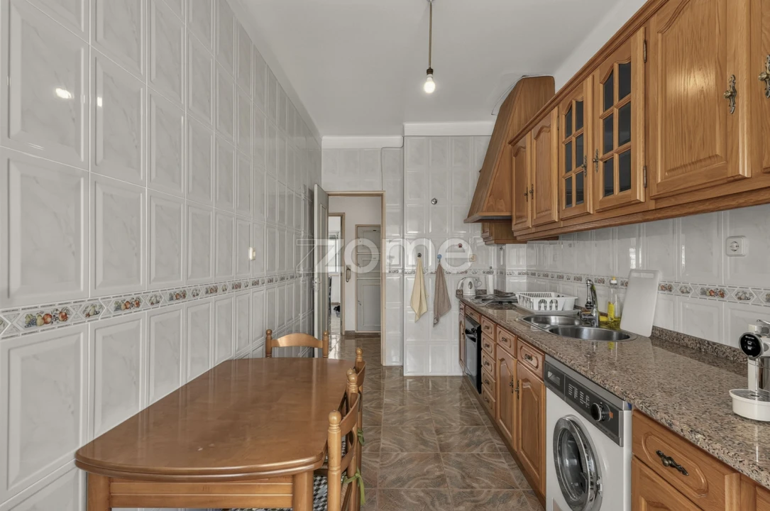 Apartamento T3 para Venda em Queluz e Belas Foto 3