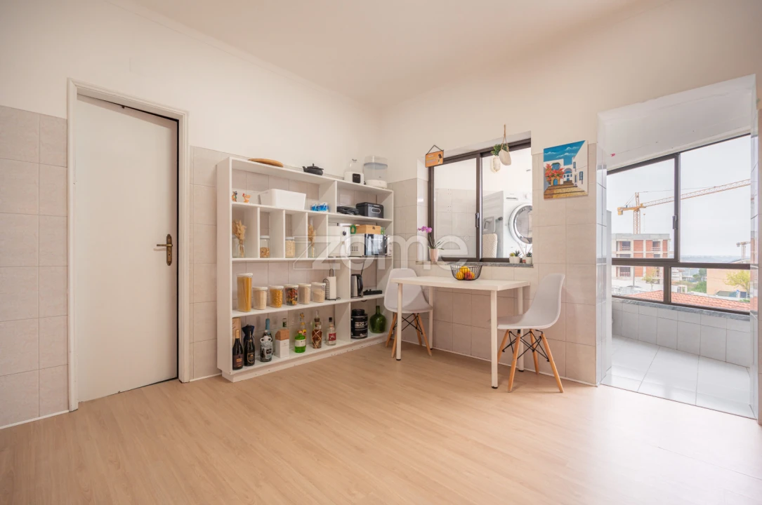 Apartamento T2 para Venda em Santo Antonio dos Olivais Foto 17