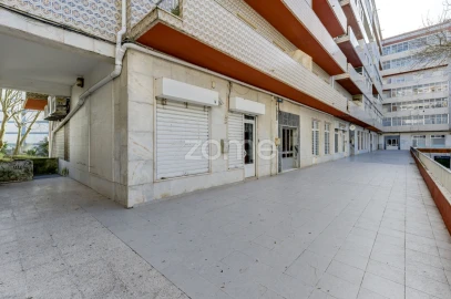 Negócio para Arrendamento em Massamá e Monte Abraão