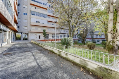 Negócio para Arrendamento em Massamá e Monte Abraão