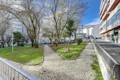 Negócio para Arrendamento em Massamá e Monte Abraão