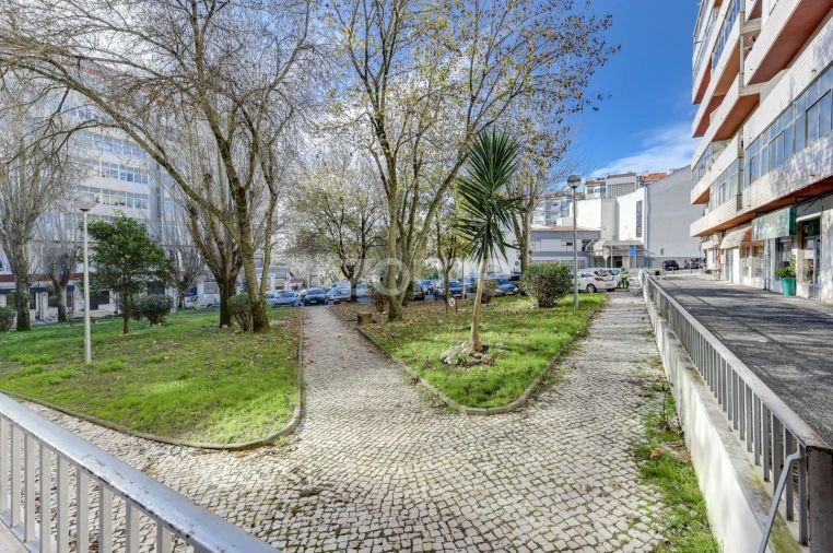 Negócio para Arrendamento em Massamá e Monte Abraão Foto 30