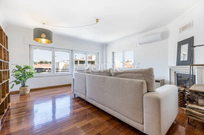 Apartamento T1 para Arrendamento em Carnaxide e Queijas