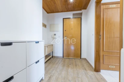 Apartamento T1 para Arrendamento em Carnaxide e Queijas