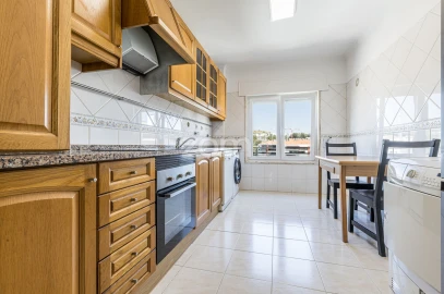Apartamento T1 para Arrendamento em Carnaxide e Queijas