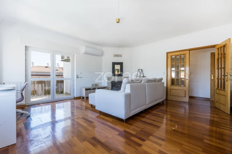Apartamento T1 para Arrendamento em Carnaxide e Queijas Foto 10