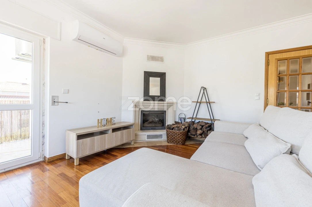 Apartamento T1 para Arrendamento em Carnaxide e Queijas Foto 5