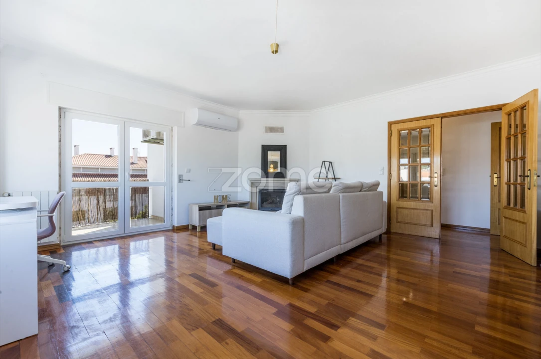 Apartamento T1 para Arrendamento em Carnaxide e Queijas Foto 10