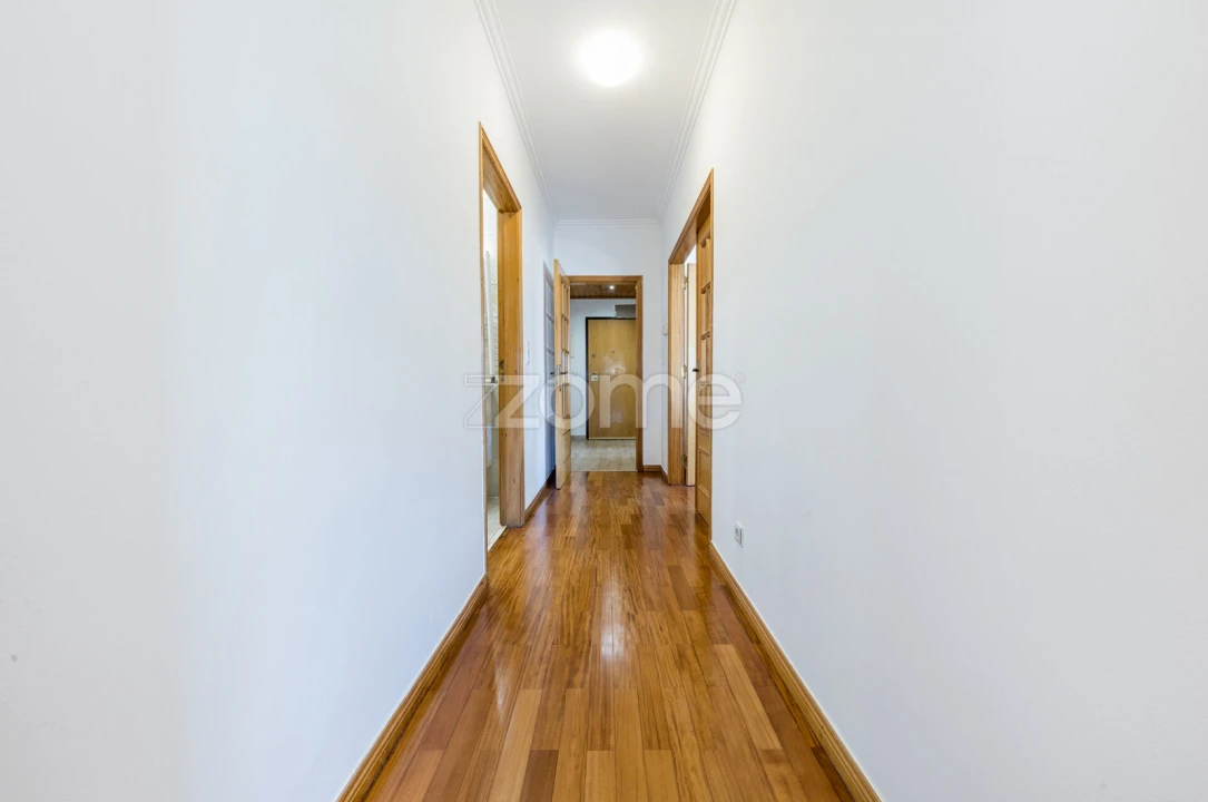Apartamento T1 para Arrendamento em Carnaxide e Queijas Foto 17