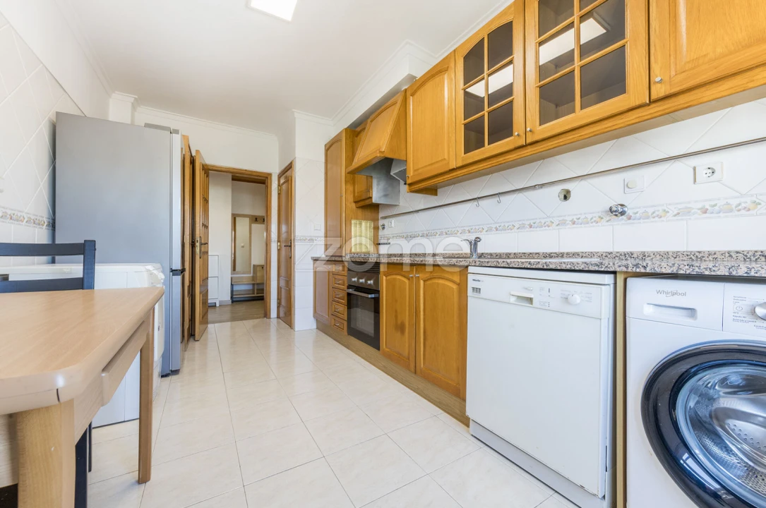 Apartamento T1 para Arrendamento em Carnaxide e Queijas Foto 24