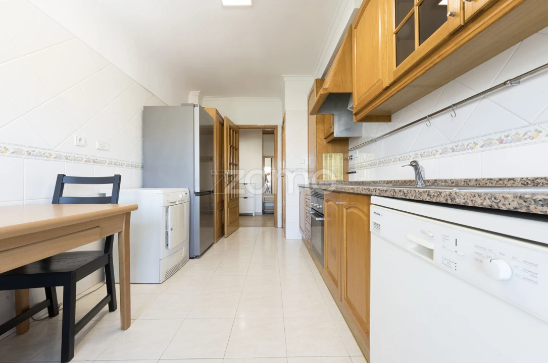 Apartamento T1 para Arrendamento em Carnaxide e Queijas Foto 25