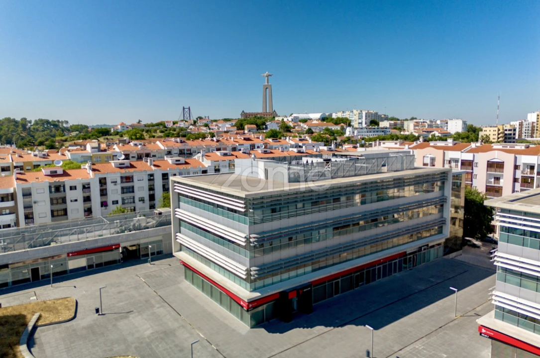Escritório para Venda em Almada, Cova da Piedade, Pragal e Cacilhas Foto 1