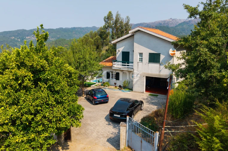 Moradia T4 para Venda em Salamonde Foto 24