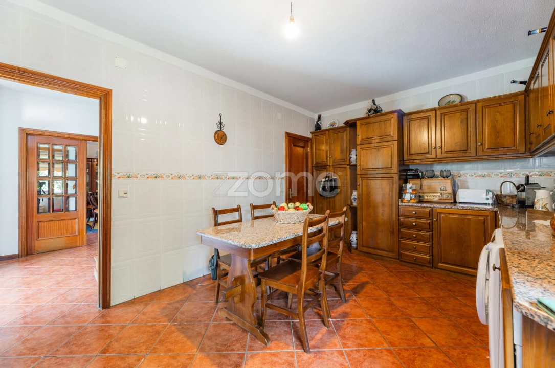 Moradia T4 para Venda em Salamonde Foto 8