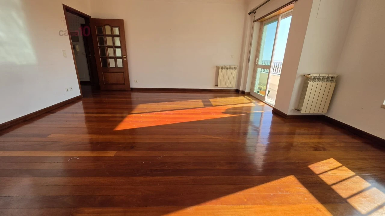 Apartamento T3 para Venda em Carcavelos e Parede Foto 6