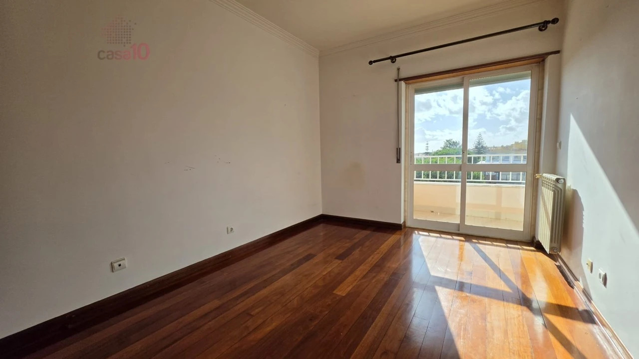 Apartamento T3 para Venda em Carcavelos e Parede Foto 9