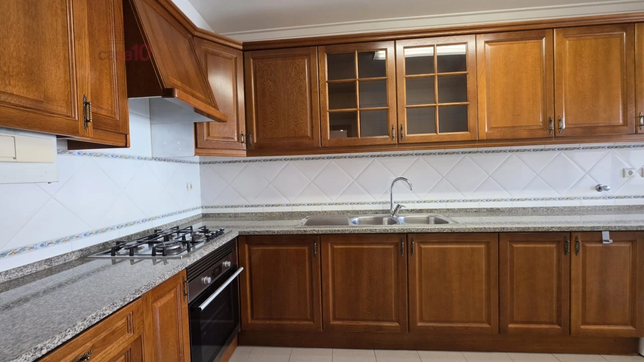 Apartamento T3 para Venda em Carcavelos e Parede Foto 17